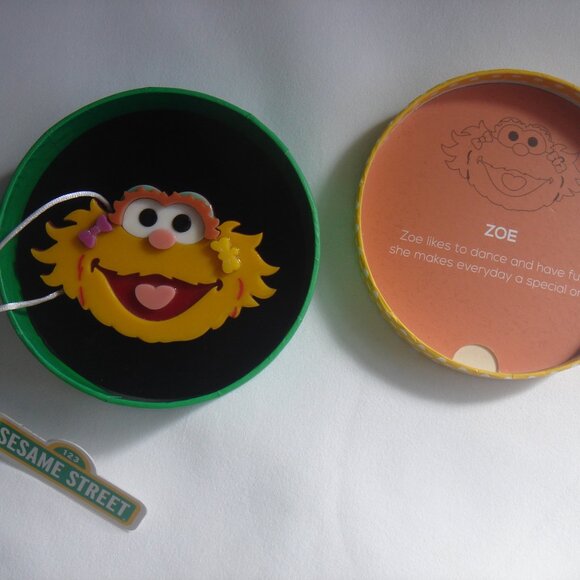 ERSTWILDER SESAME STREET ZOE BROOCH LIMITED EDITION SOLD OUT NIB KAWAII JEWELRY - Picture 3 of 8